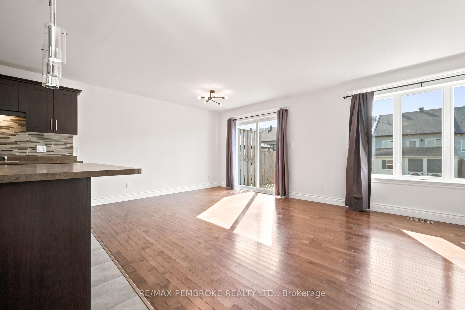 Photo 18 of 30 Winston Avenue, Petawawa, Petawawa — HOMEH