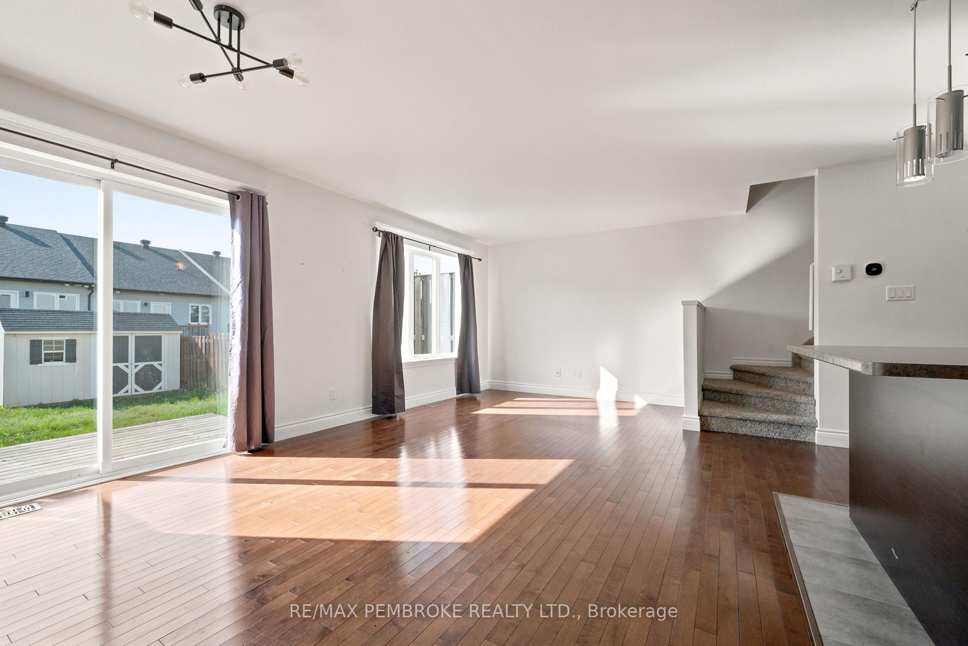 Photo 20 of 30 Winston Avenue, Petawawa, Petawawa — HOMEH