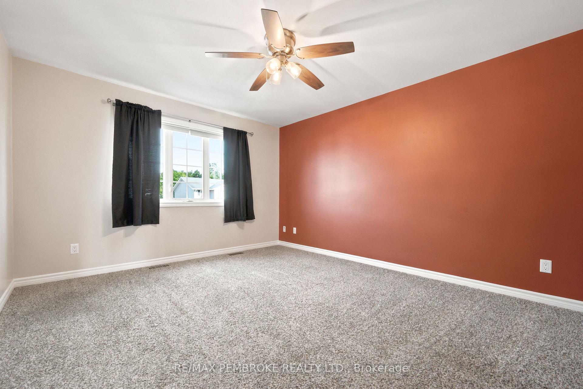 Photo 31 of 30 Winston Avenue, Petawawa, Petawawa — HOMEH