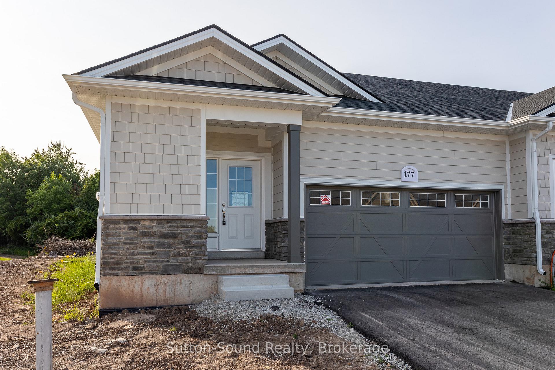 Front of 177 Hawthorn Crescent