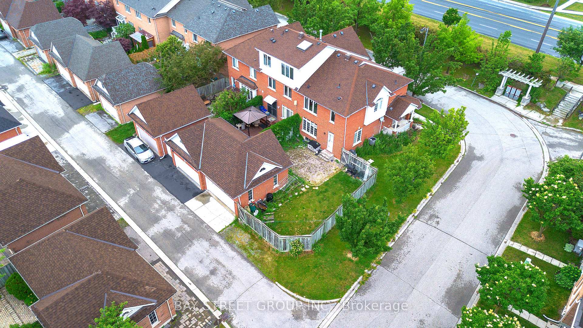 Photo 4 of 80 Irish Rose Drive, Markham, Berczy — HOMEH