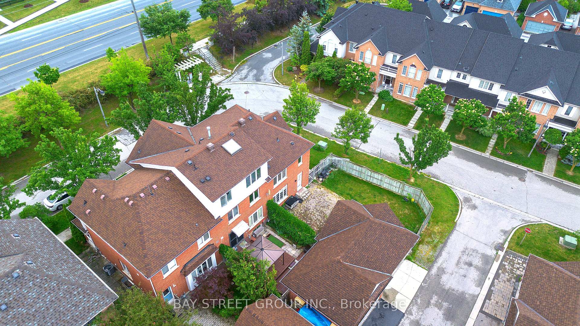 Photo 6 of 80 Irish Rose Drive, Markham, Berczy — HOMEH