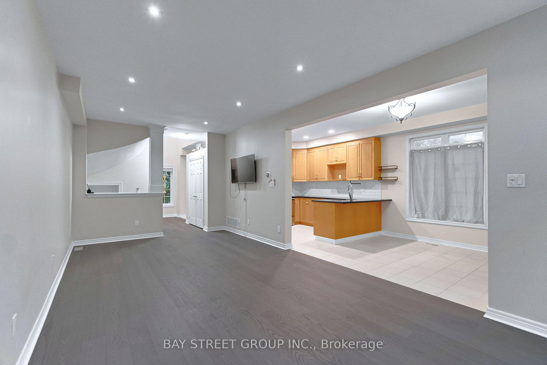 Photo 17 of 80 Irish Rose Drive, Markham, Berczy — HOMEH