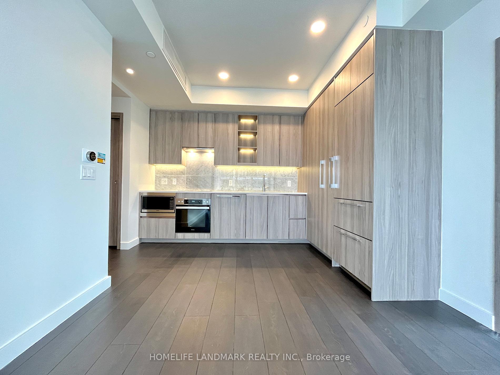 Photo 4 of Unit 806, 95 Mcmahon Drive, North York, Bayview Village — HOMEH