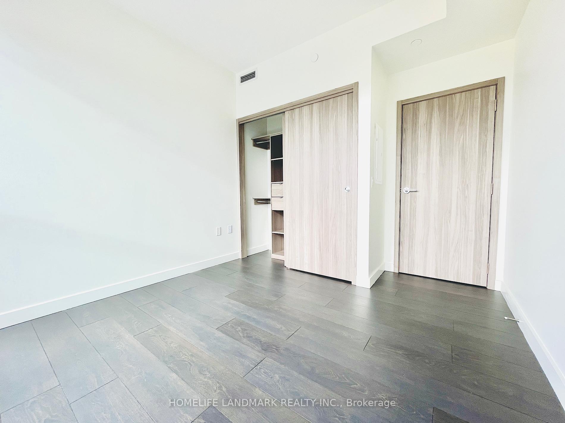 Photo 6 of Unit 806, 95 Mcmahon Drive, North York, Bayview Village — HOMEH