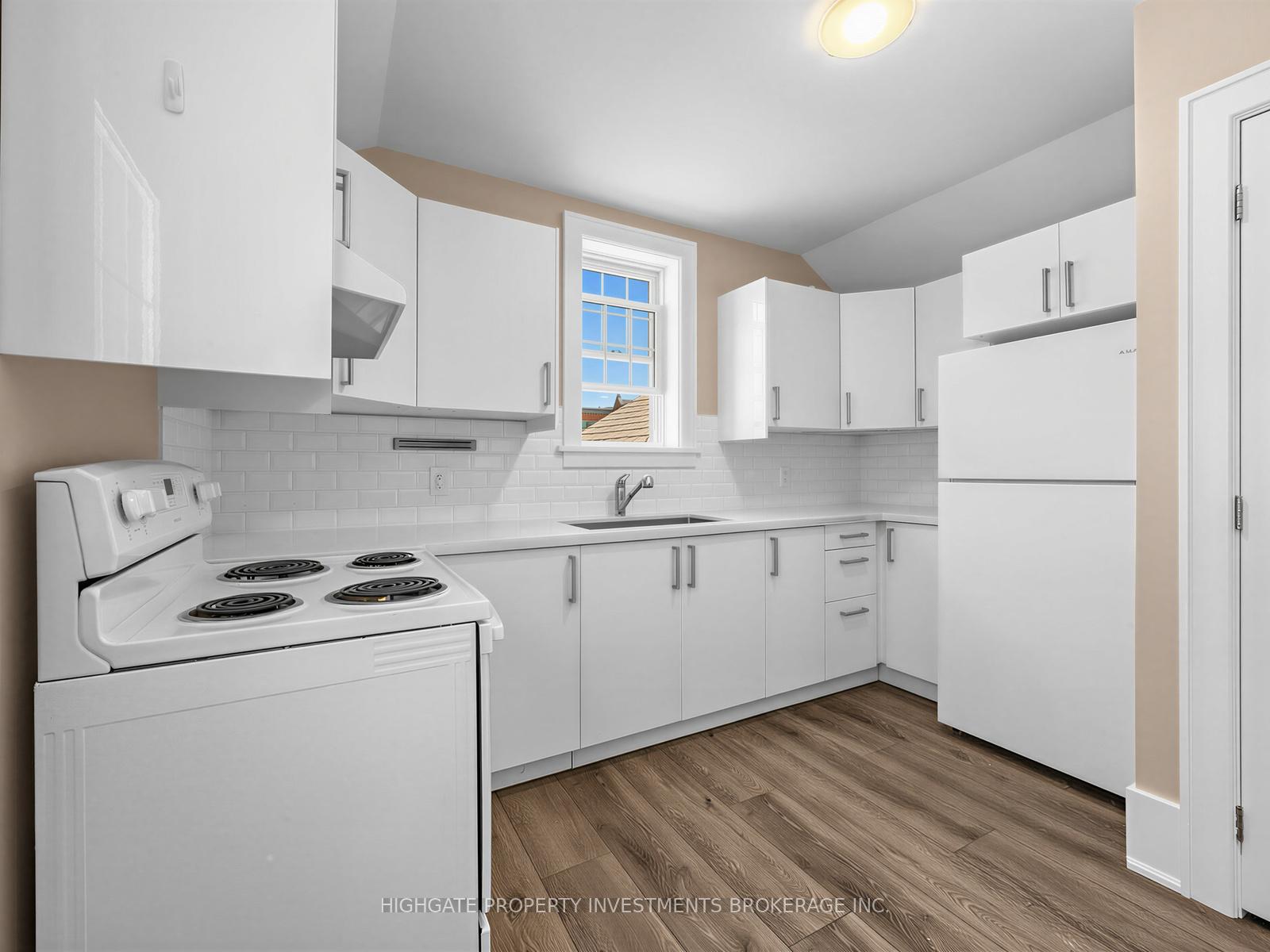 Photo 4 of Unit Upper, 107 Kent Street, Whitby, Downtown Whitby — HOMEH