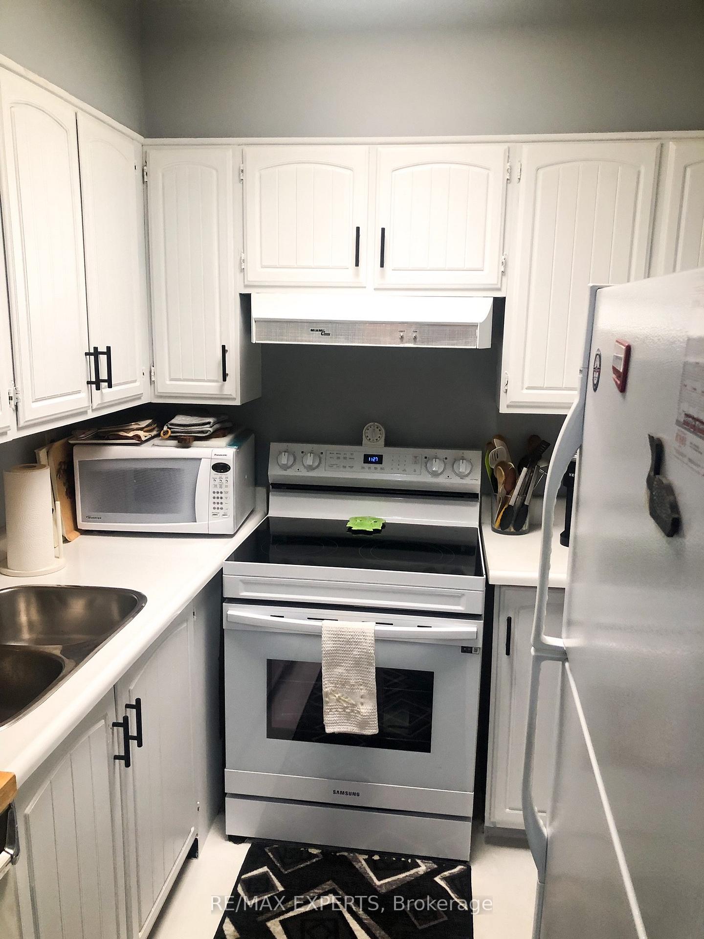 Photo 3 of Unit 1013, 33 Harbour Square, Toronto, Waterfront Communities — HOMEH