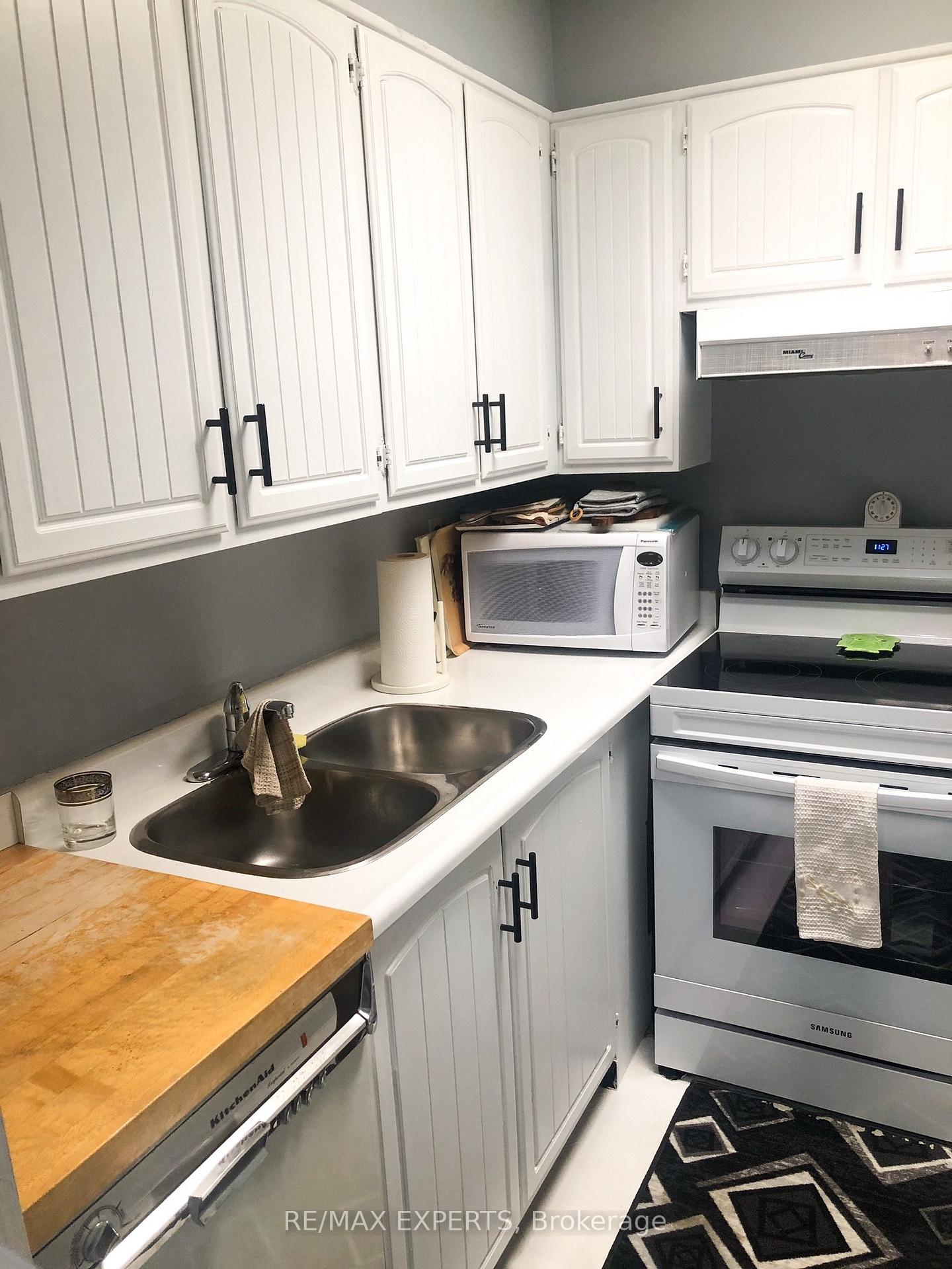 Photo 5 of Unit 1013, 33 Harbour Square, Toronto, Waterfront Communities — HOMEH