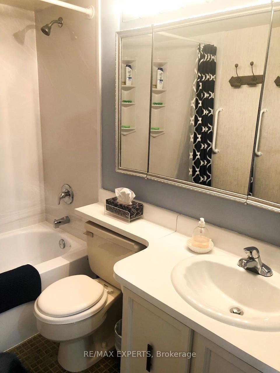 Photo 8 of Unit 1013, 33 Harbour Square, Toronto, Waterfront Communities — HOMEH