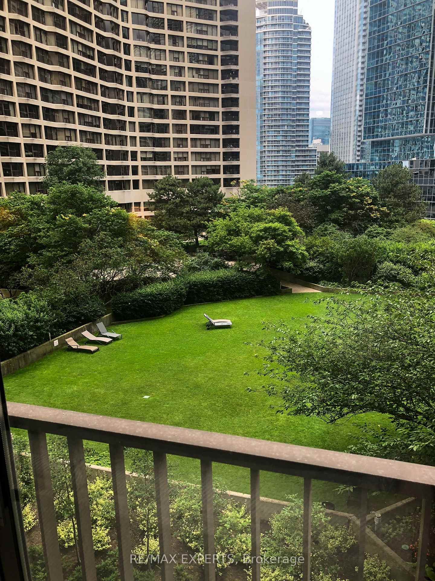 Photo 33 of Unit 1013, 33 Harbour Square, Toronto, Waterfront Communities — HOMEH