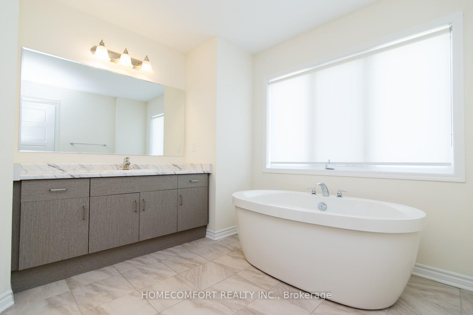 Photo 10 of 20 Ness Drive, Richmond Hill, Rural Richmond Hill — HOMEH
