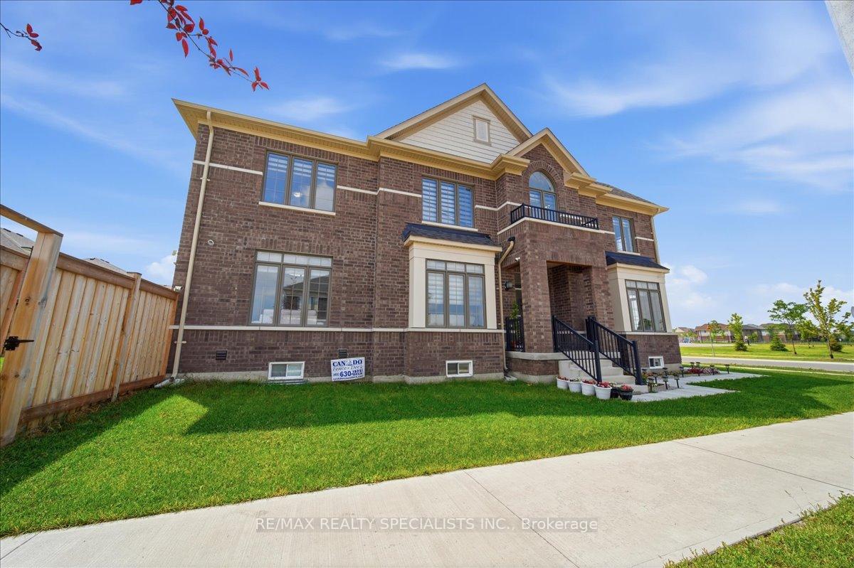 Photo 3 of 120 Durham Avenue, Barrie, Rural Barrie Southeast — HOMEH