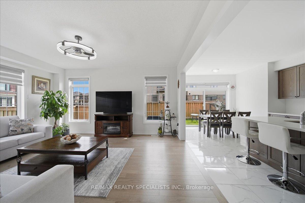 Photo 14 of 120 Durham Avenue, Barrie, Rural Barrie Southeast — HOMEH
