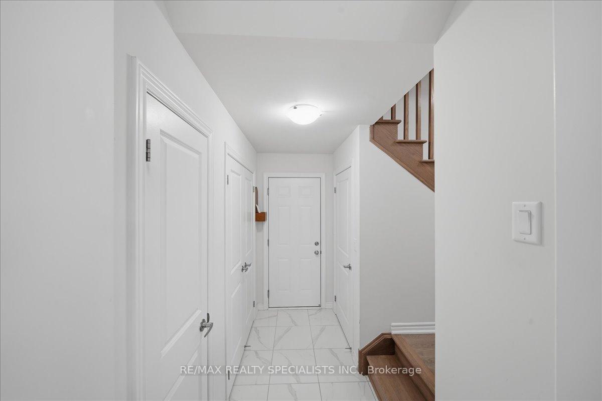 Photo 24 of 120 Durham Avenue, Barrie, Rural Barrie Southeast — HOMEH