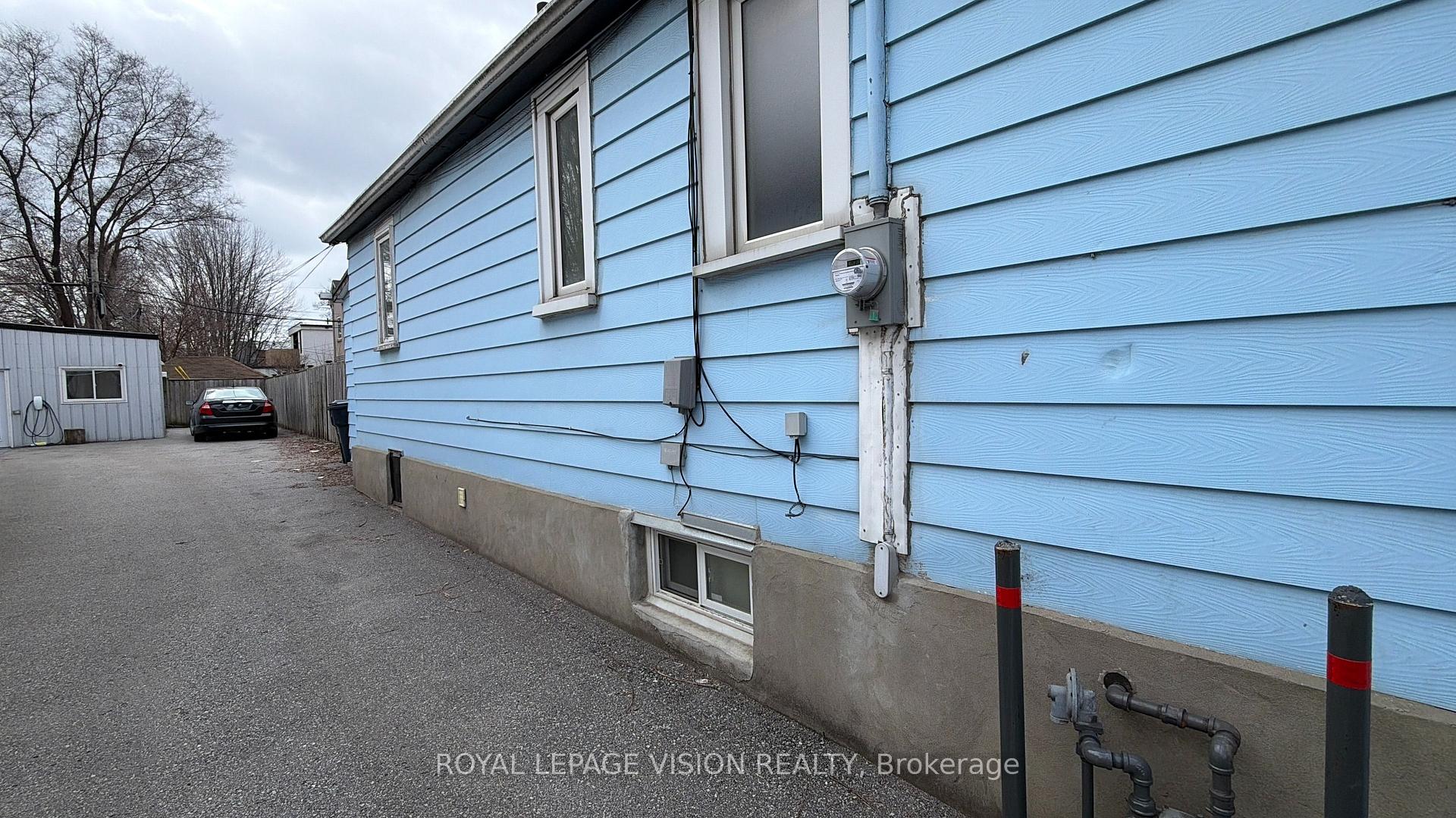 Photo 3 of 43 Jillson Avenue, Toronto, Runnymede-Bloor West Village — HOMEH