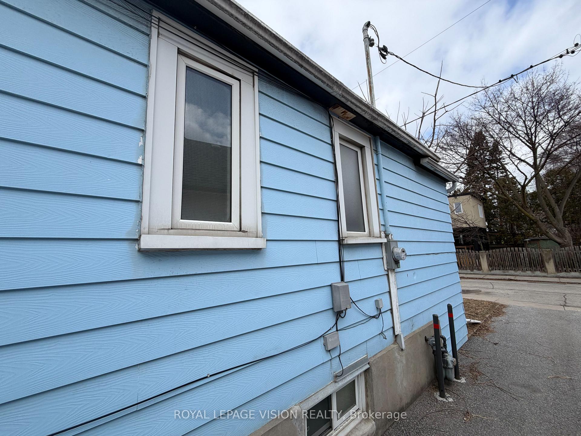 Photo 5 of 43 Jillson Avenue, Toronto, Runnymede-Bloor West Village — HOMEH