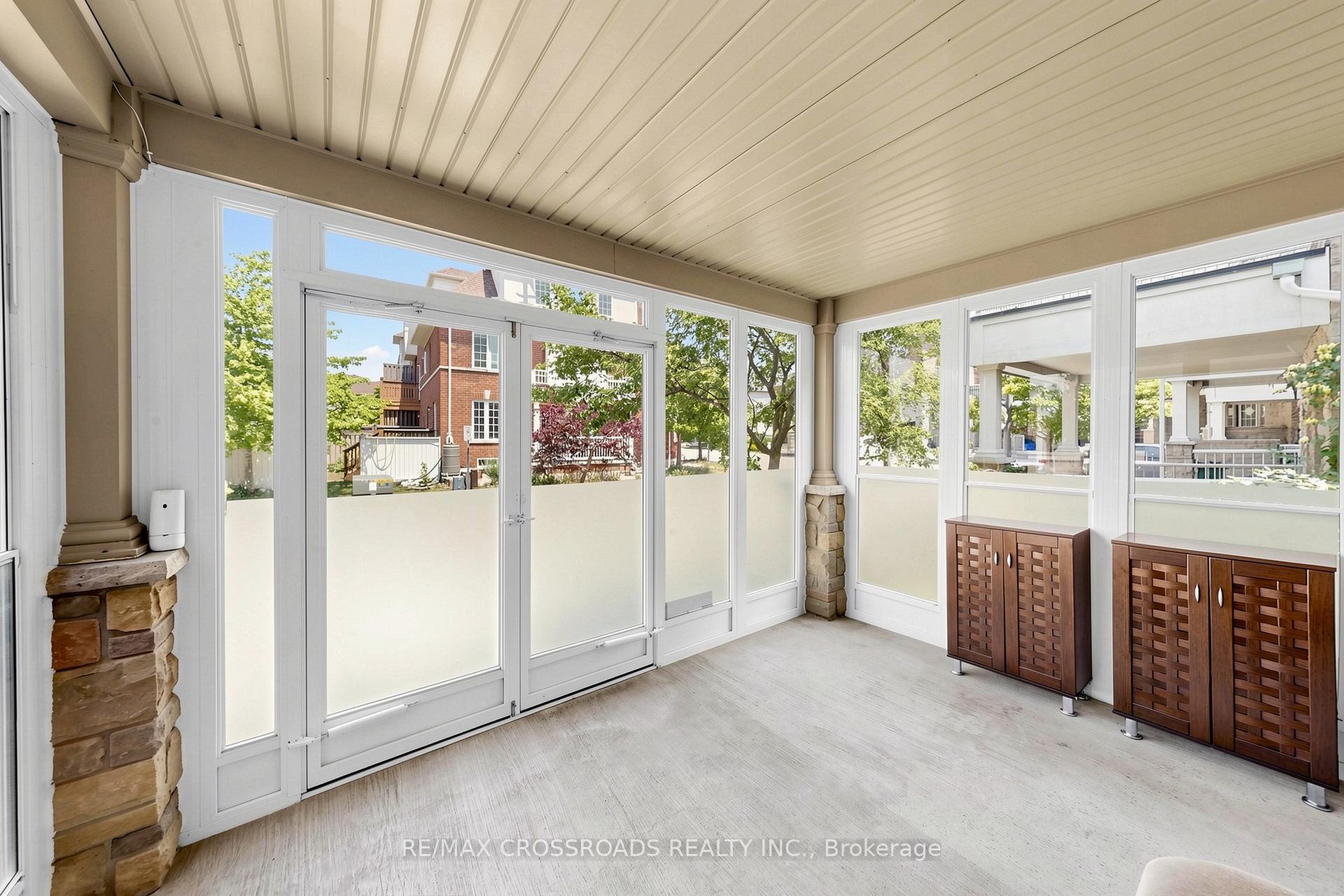 Photo 2 of 41 Prince Charles Way, Markham, Berczy — HOMEH