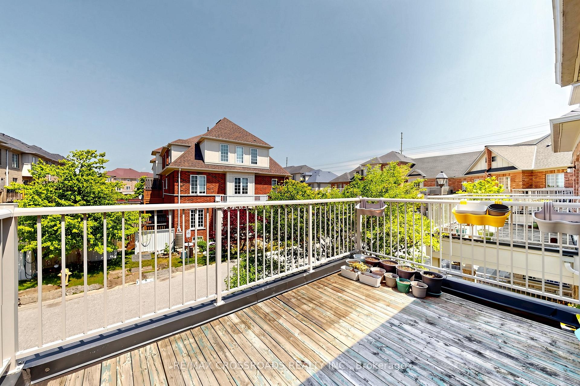 Photo 16 of 41 Prince Charles Way, Markham, Berczy — HOMEH