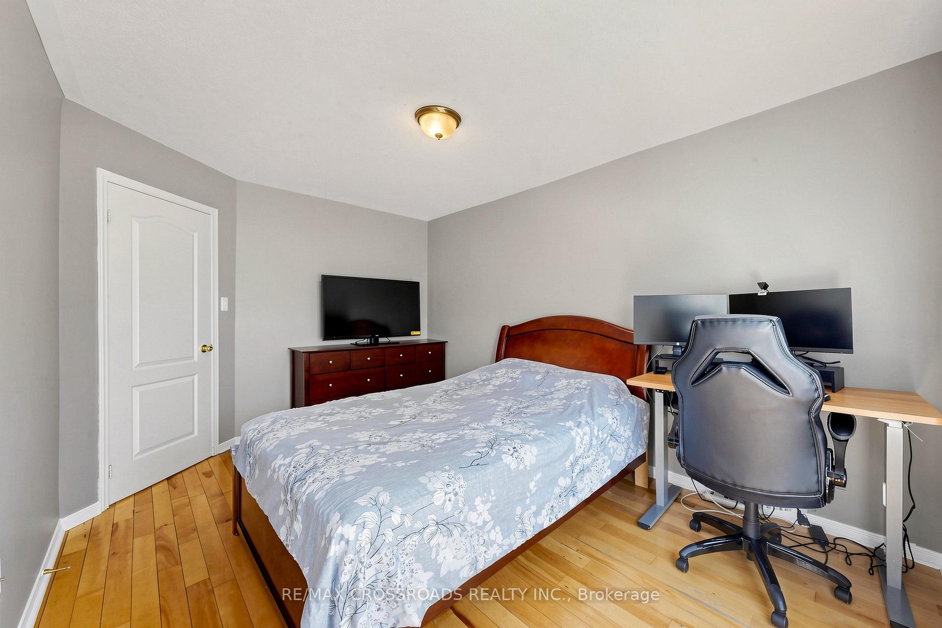 Photo 18 of 41 Prince Charles Way, Markham, Berczy — HOMEH