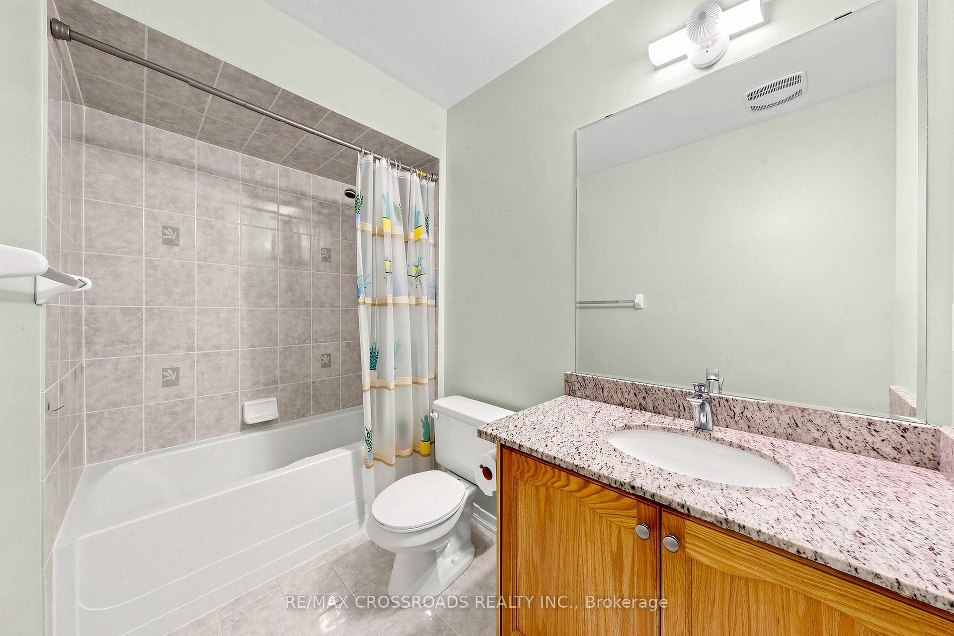 Photo 19 of 41 Prince Charles Way, Markham, Berczy — HOMEH