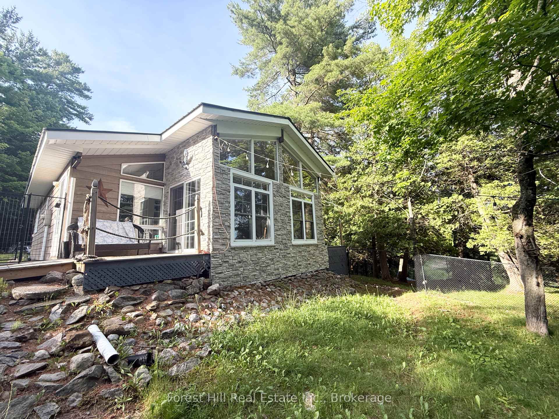 Photo of 935 Limberlost Road