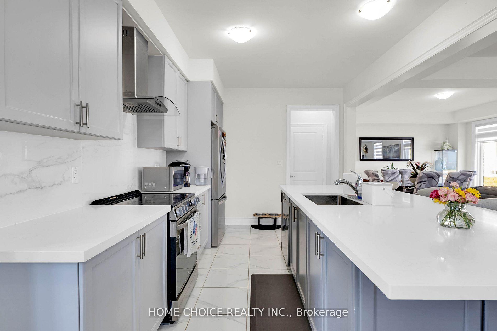 Photo 10 of 22 Ludlow Drive E, Barrie, Rural Barrie Southeast — HOMEH