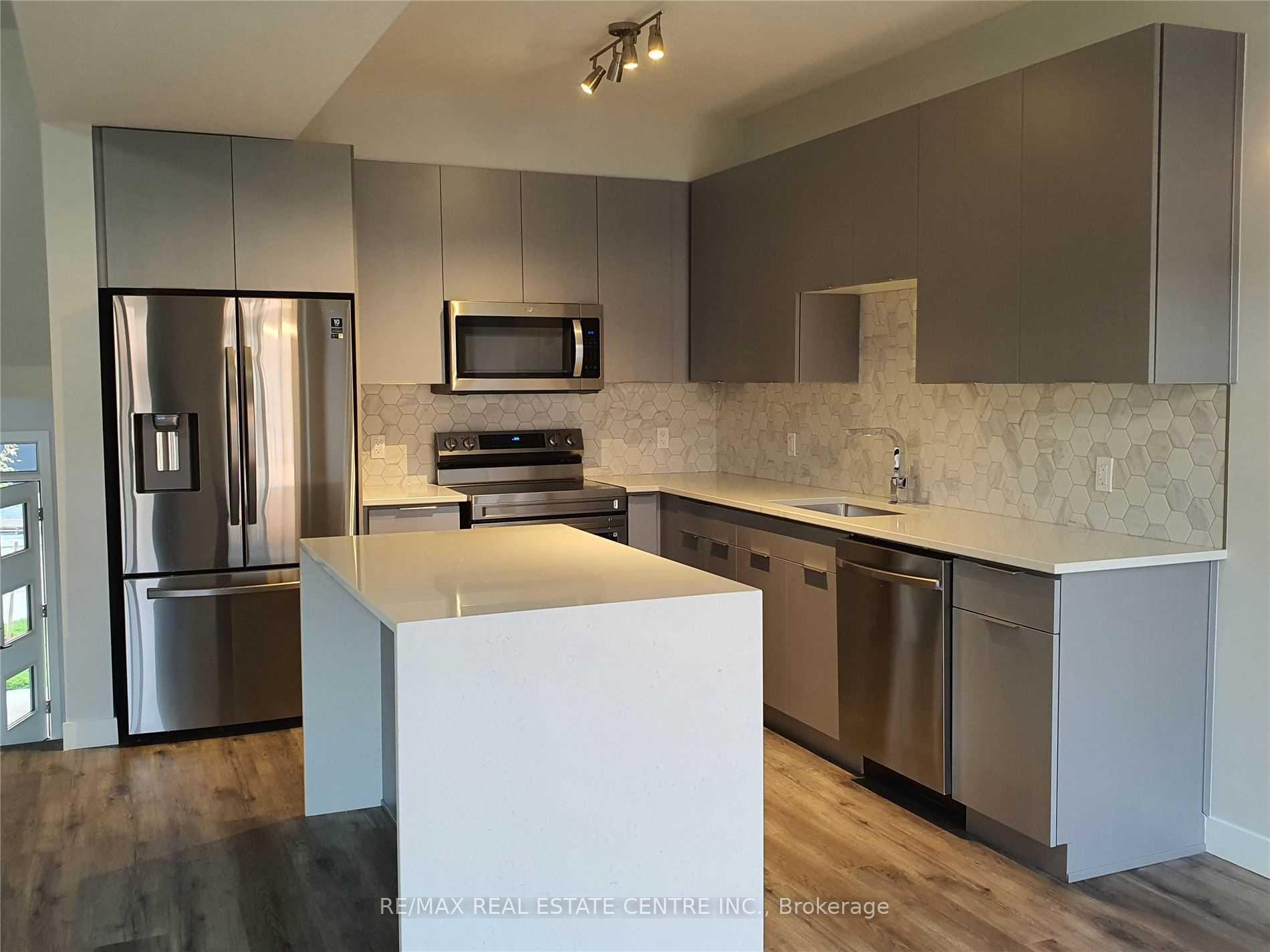 Photo 3 of Unit 44, 3380 Singleton Avenue, London, South W — HOMEH
