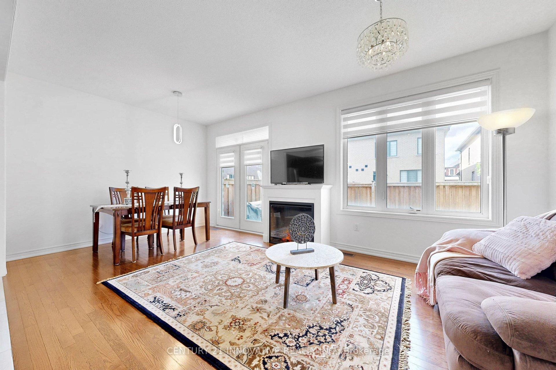 Photo 6 of 28 Conarty Crescent, Whitby, Rural Whitby — HOMEH