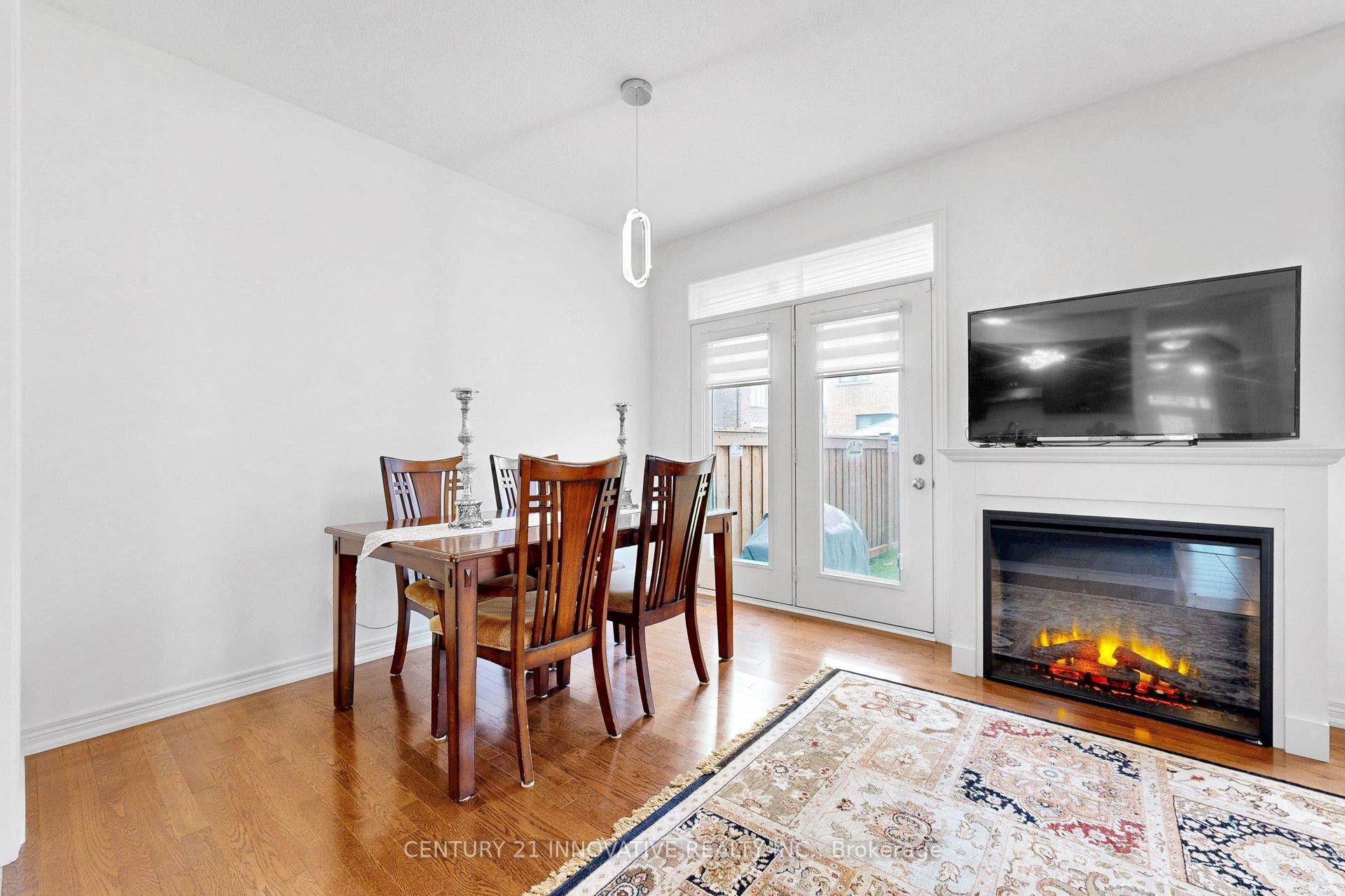 Photo 7 of 28 Conarty Crescent, Whitby, Rural Whitby — HOMEH