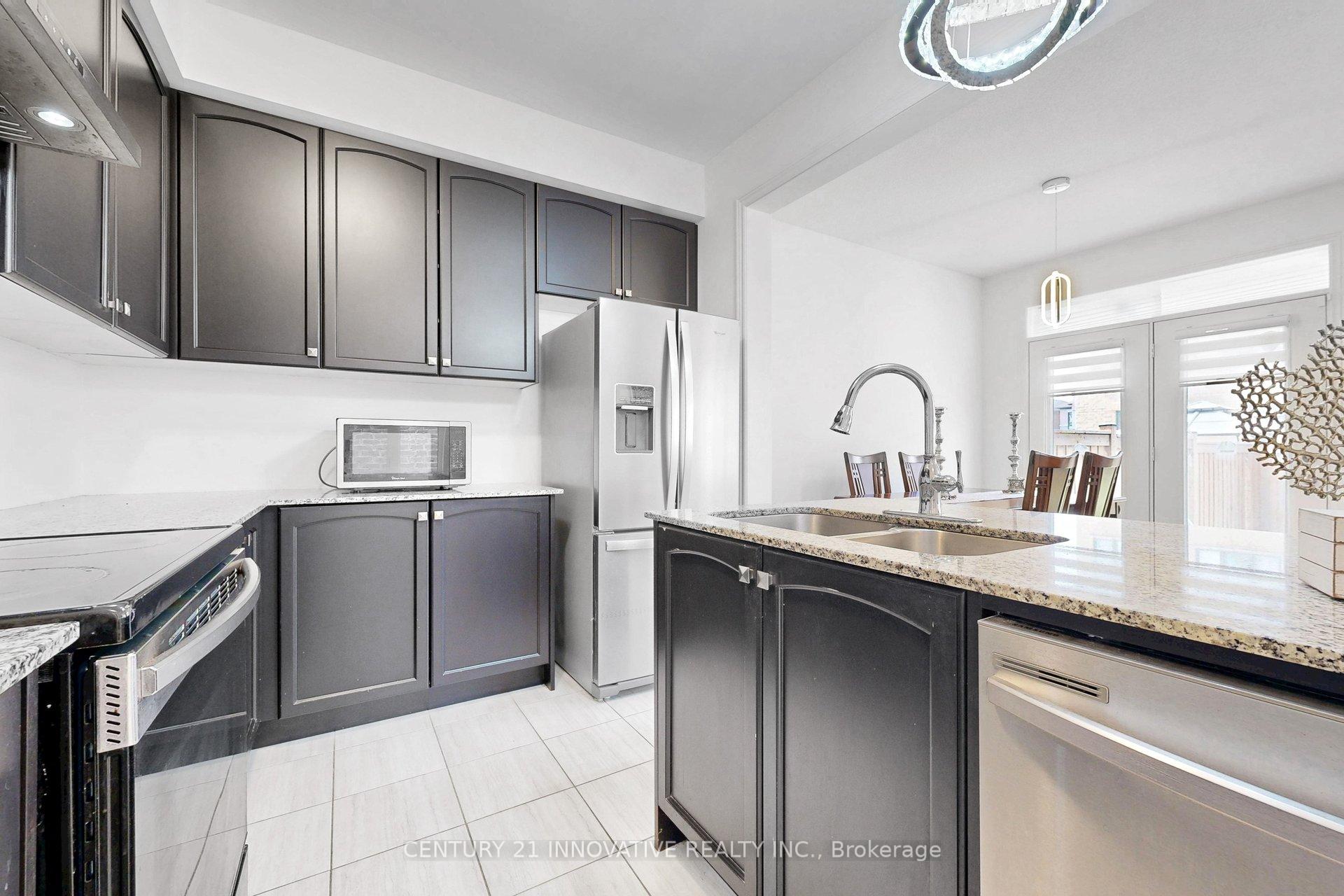 Photo 13 of 28 Conarty Crescent, Whitby, Rural Whitby — HOMEH