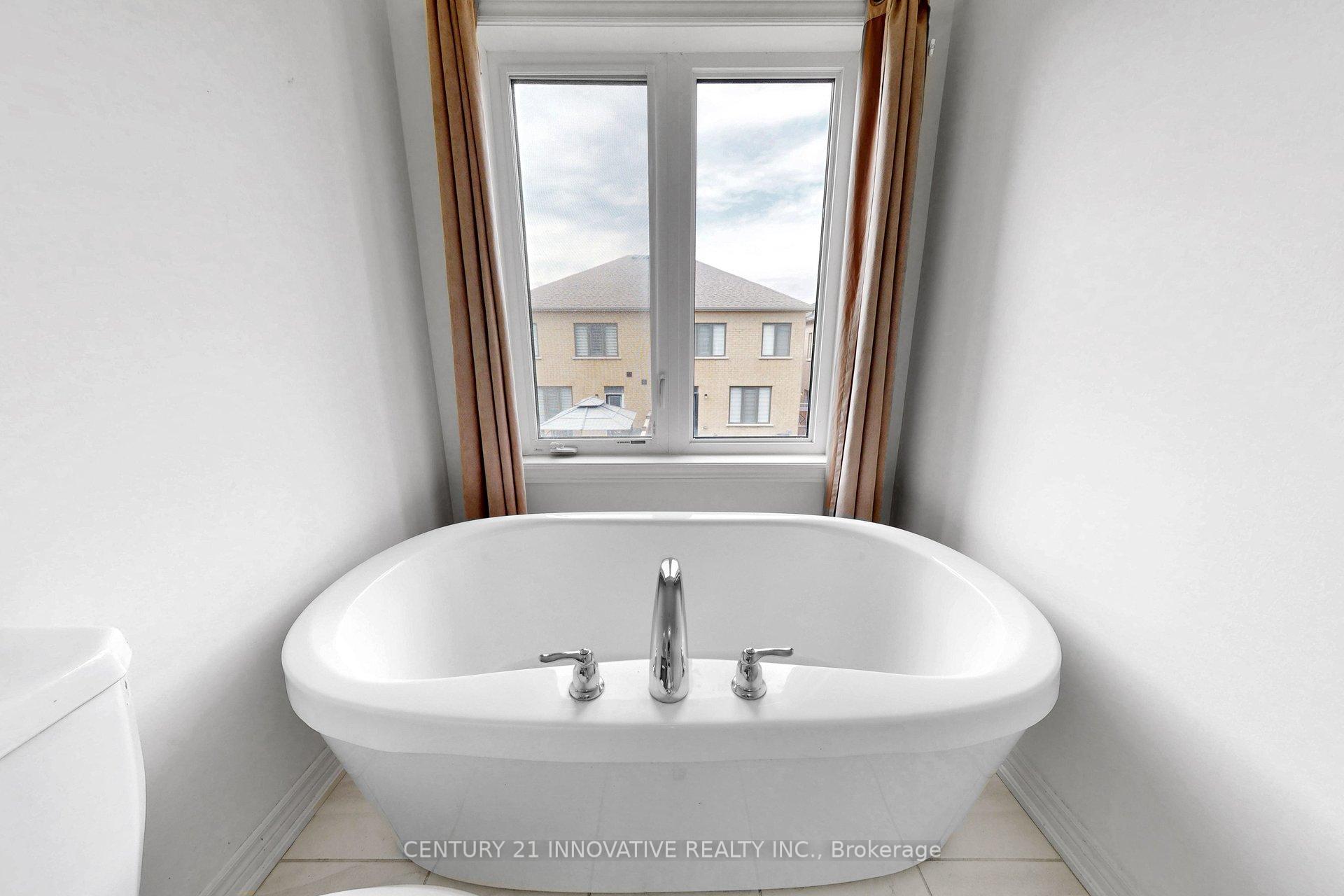 Photo 30 of 28 Conarty Crescent, Whitby, Rural Whitby — HOMEH