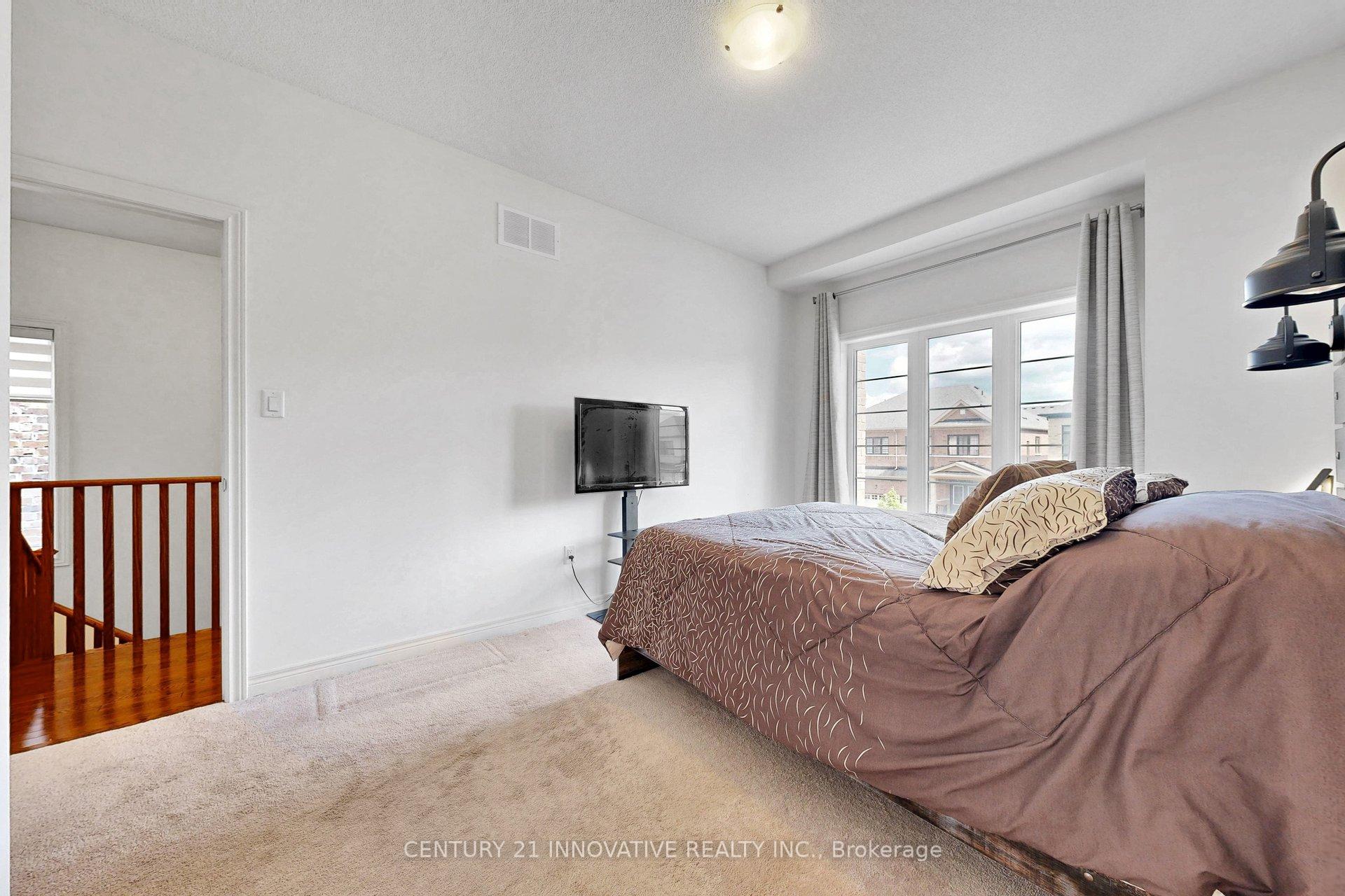 Photo 32 of 28 Conarty Crescent, Whitby, Rural Whitby — HOMEH