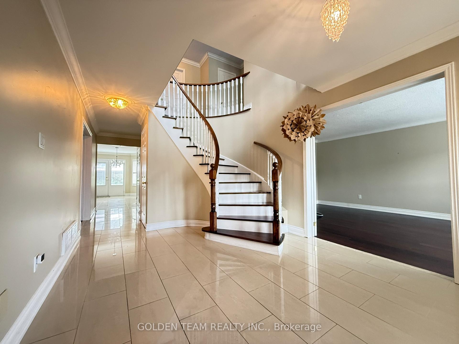 Photo 17 of 195 Waterside Crescent, Vaughan, Maple — HOMEH