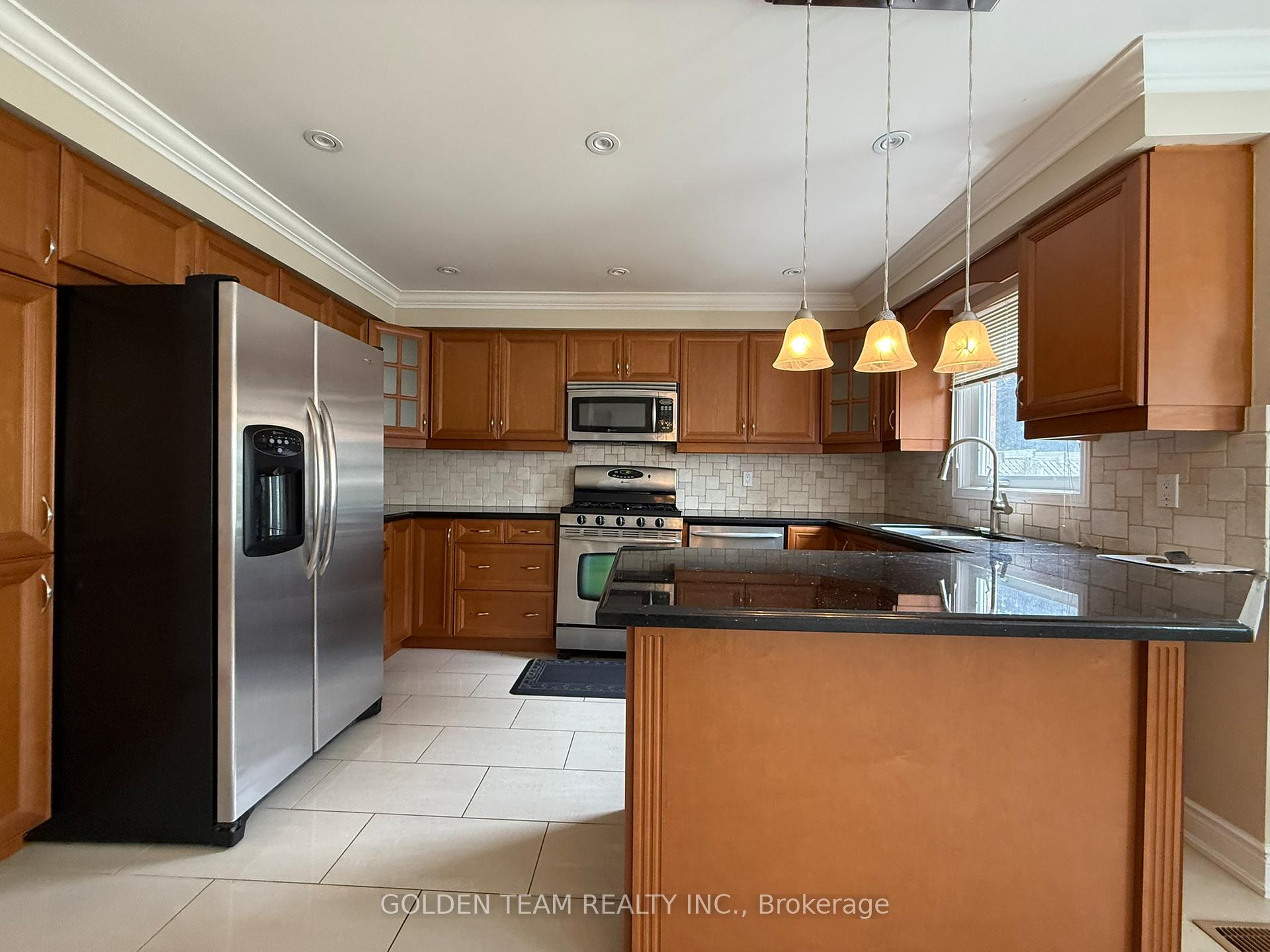 Photo 33 of 195 Waterside Crescent, Vaughan, Maple — HOMEH