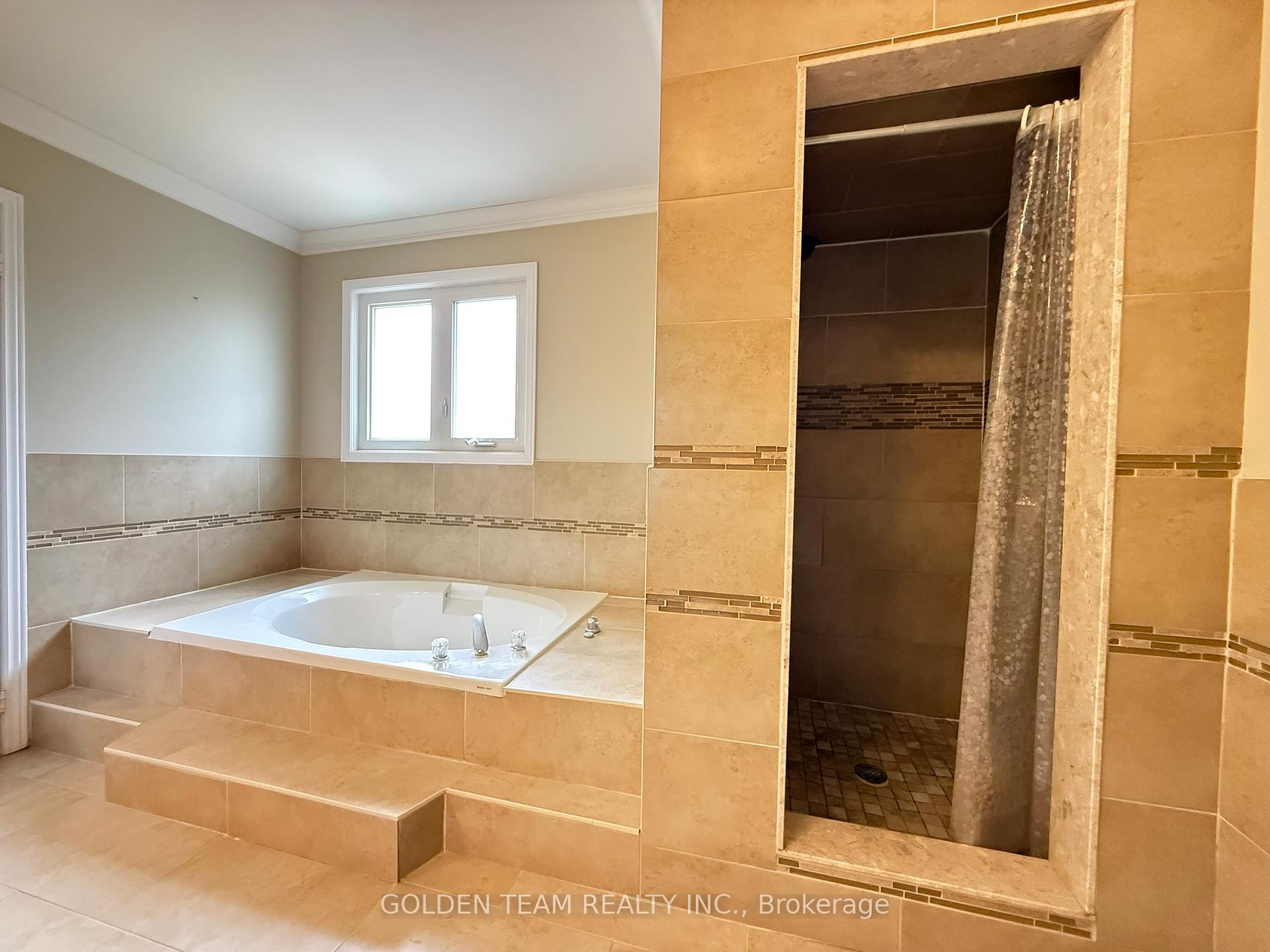 Photo 53 of 195 Waterside Crescent, Vaughan, Maple — HOMEH