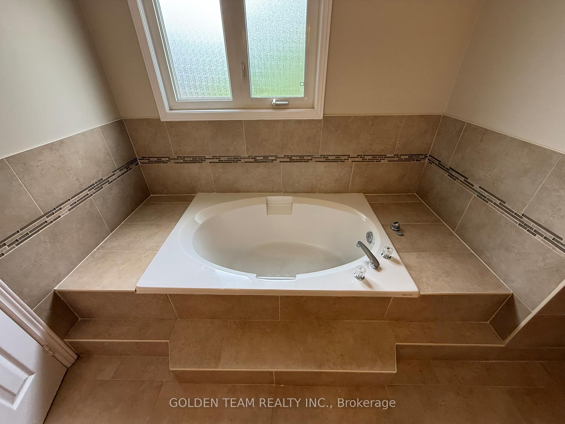 Photo 57 of 195 Waterside Crescent, Vaughan, Maple — HOMEH
