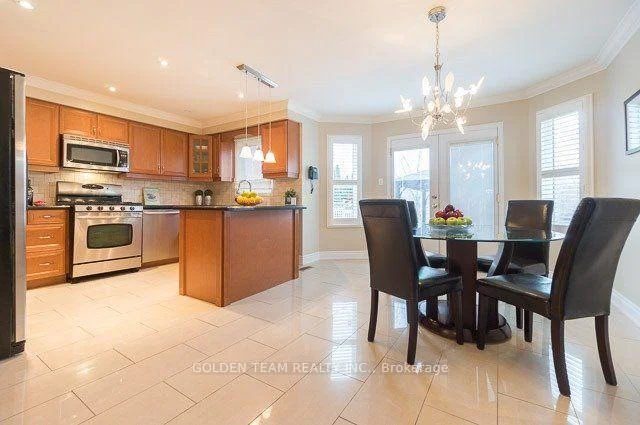Photo 4 of 195 Waterside Crescent, Vaughan, Maple — HOMEH