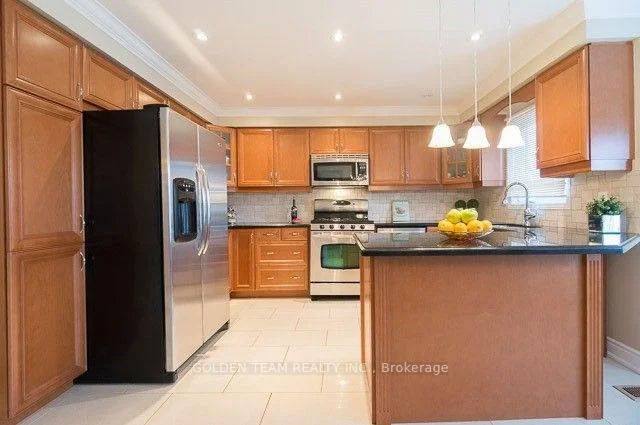 Photo 5 of 195 Waterside Crescent, Vaughan, Maple — HOMEH