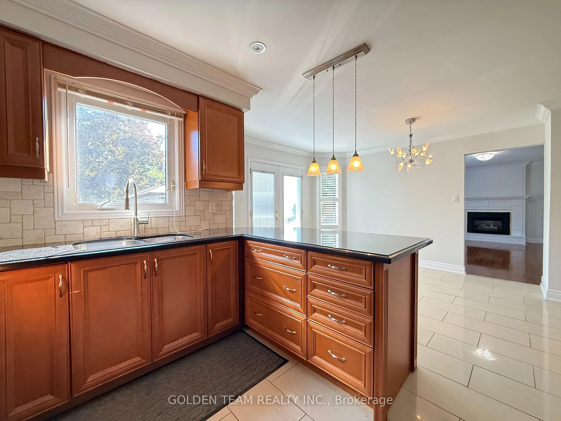 Photo 32 of 195 Waterside Crescent, Vaughan, Maple — HOMEH