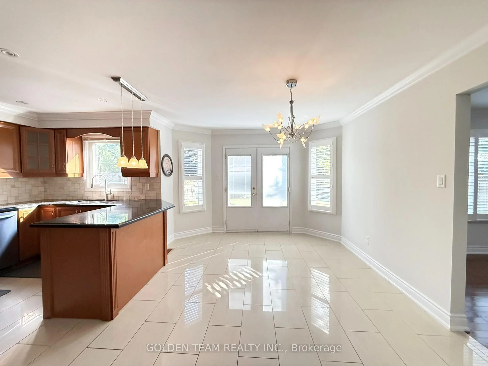 Photo 34 of 195 Waterside Crescent, Vaughan, Maple — HOMEH