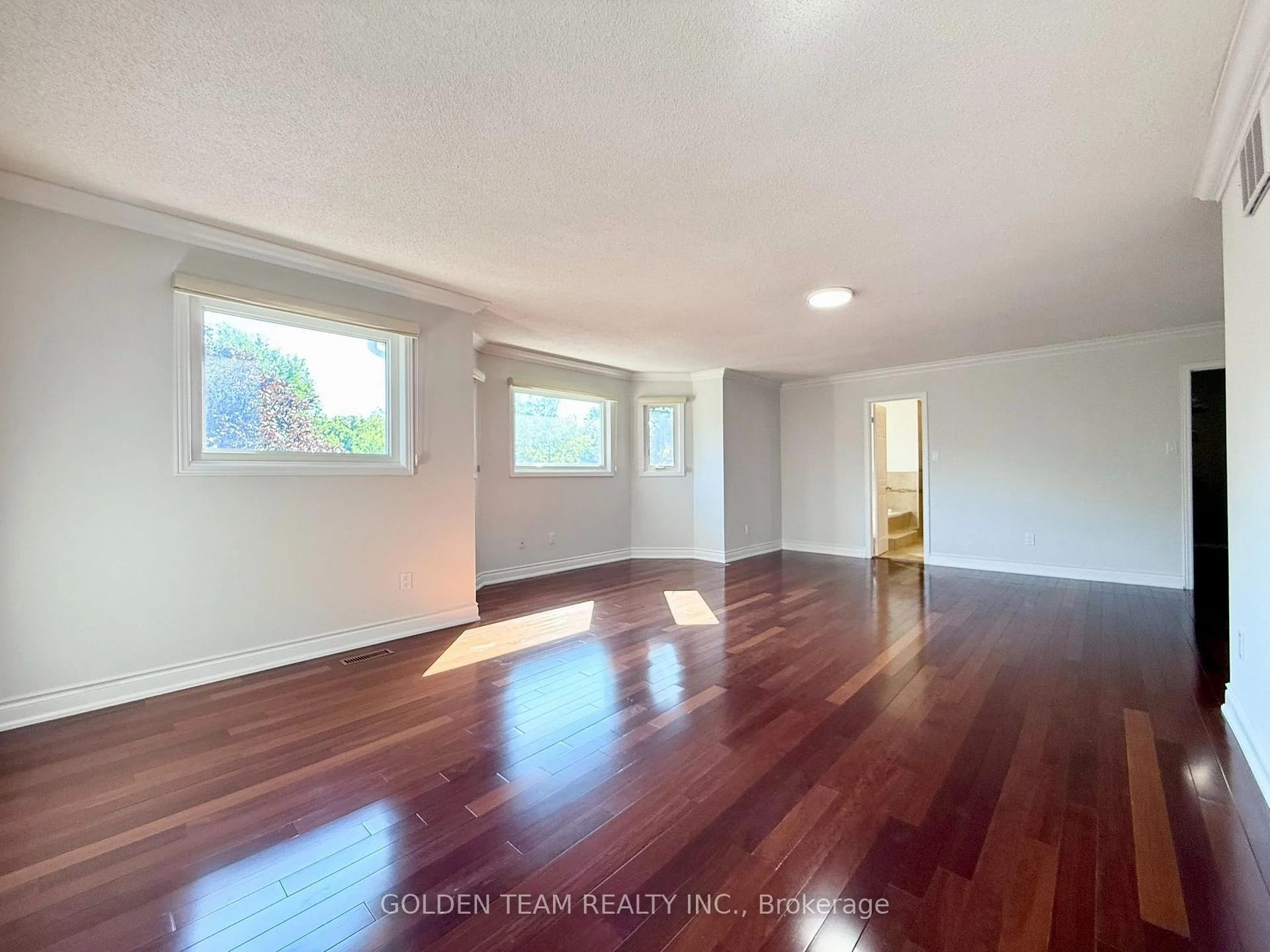 Photo 52 of 195 Waterside Crescent, Vaughan, Maple — HOMEH