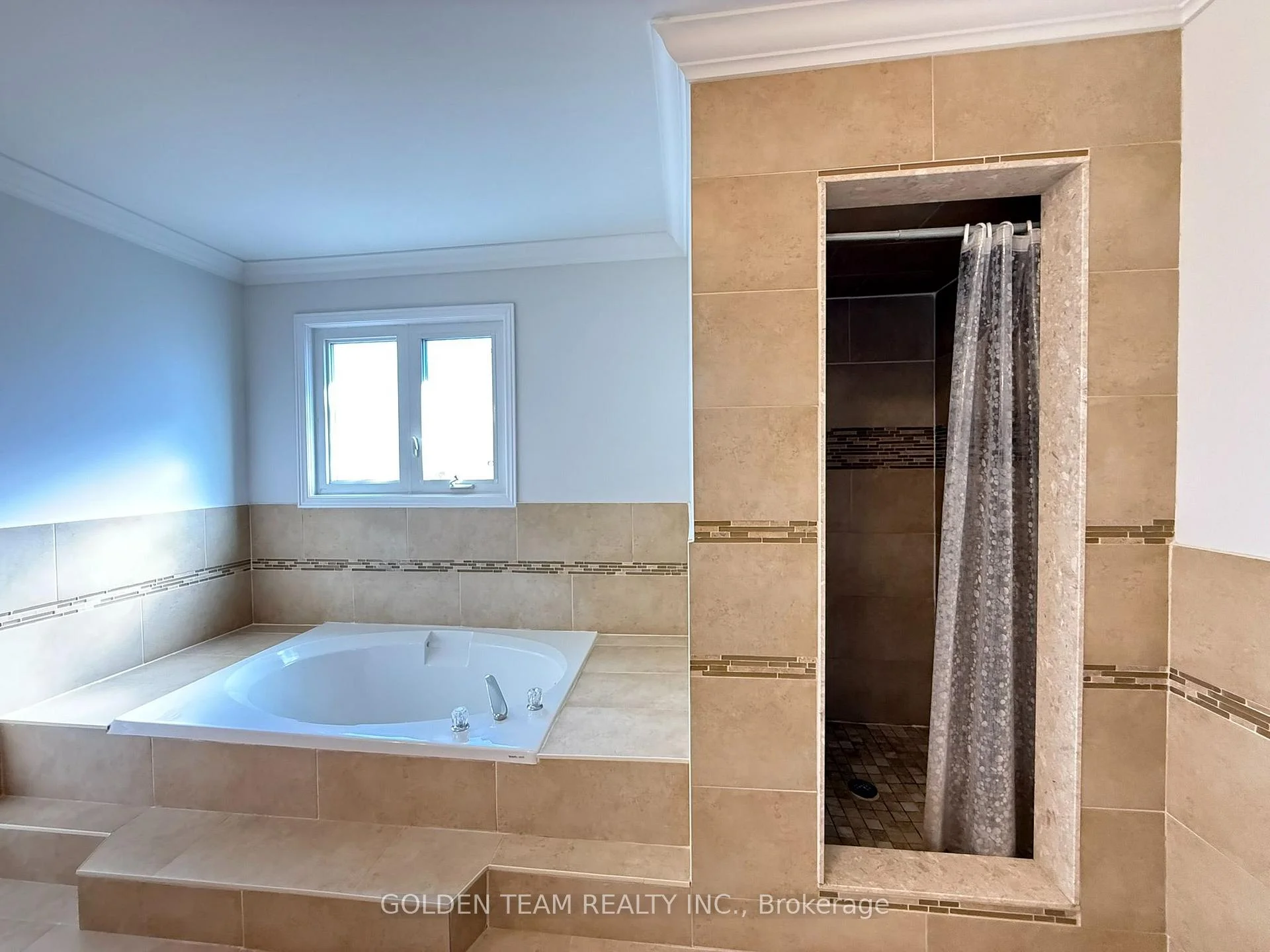 Photo 62 of 195 Waterside Crescent, Vaughan, Maple — HOMEH