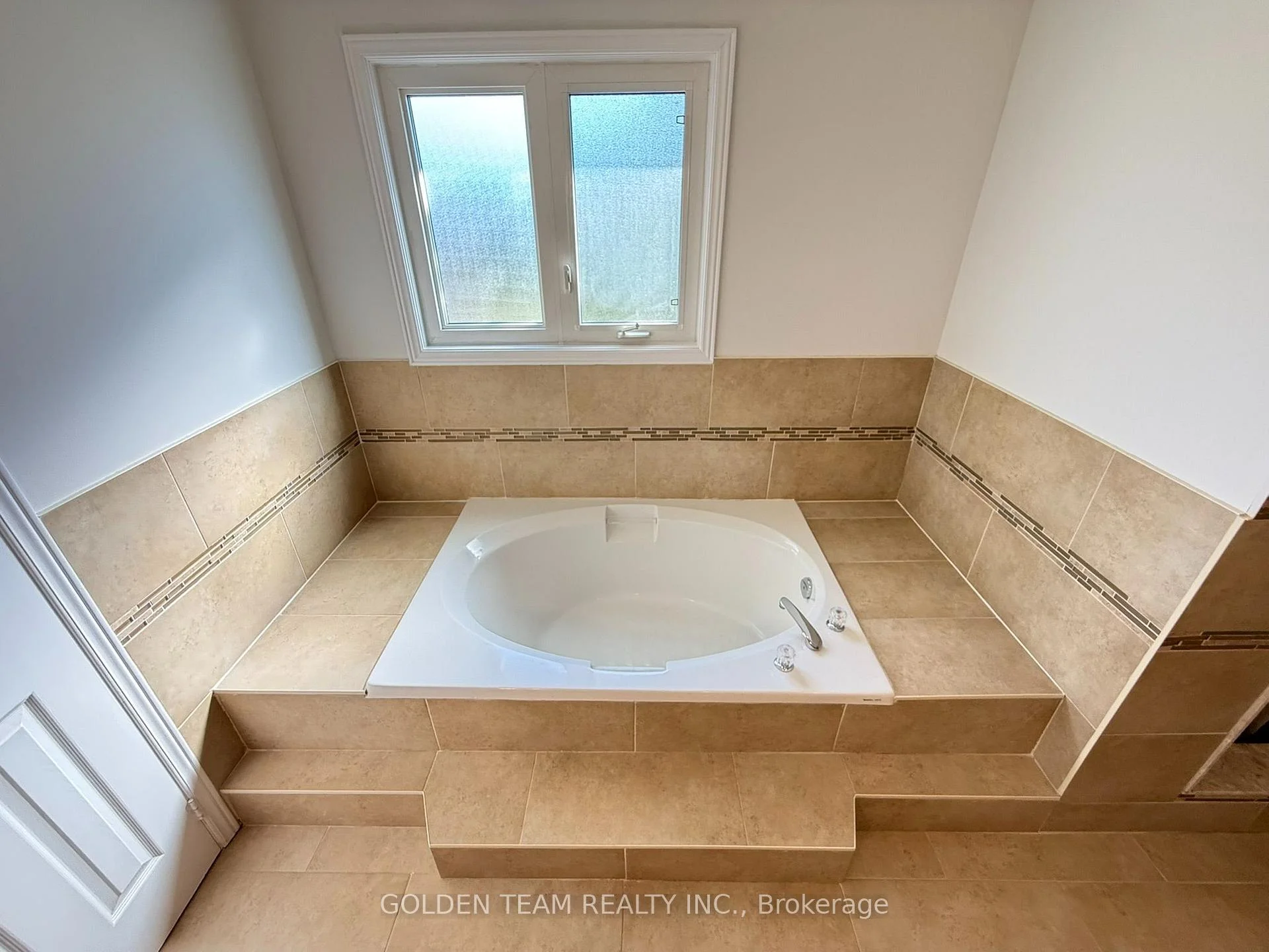 Photo 64 of 195 Waterside Crescent, Vaughan, Maple — HOMEH