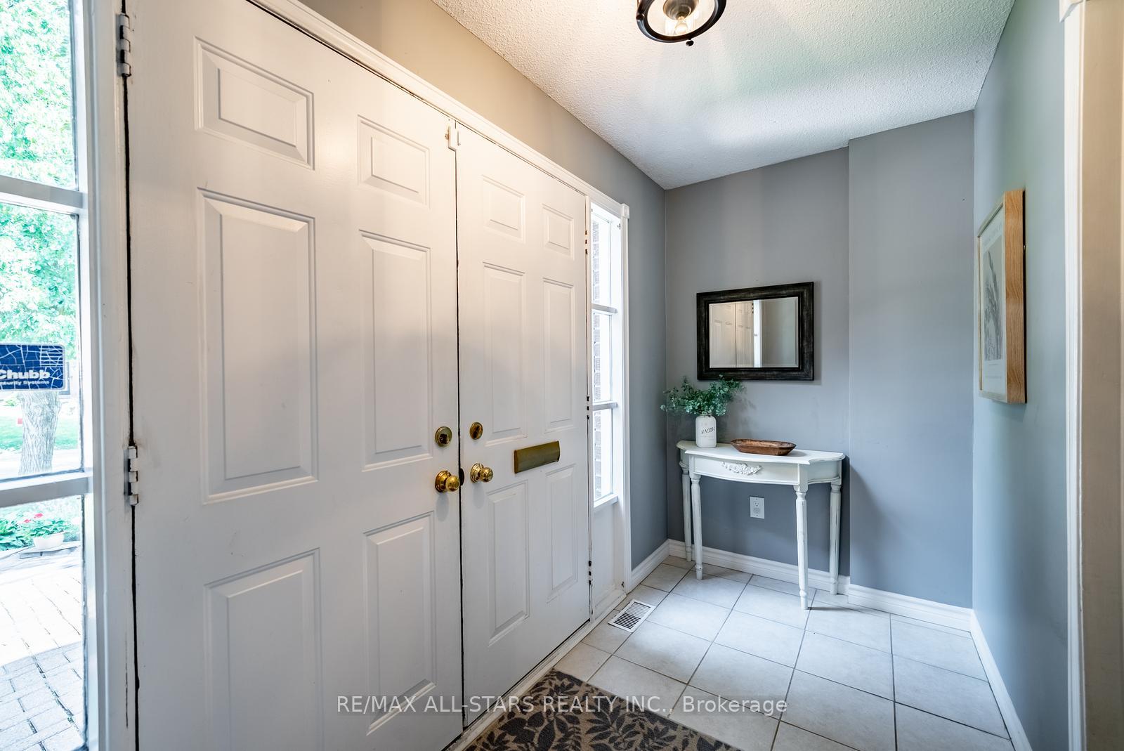 Photo 4 of 15 Hare Court, Markham, Old Markham Village — HOMEH