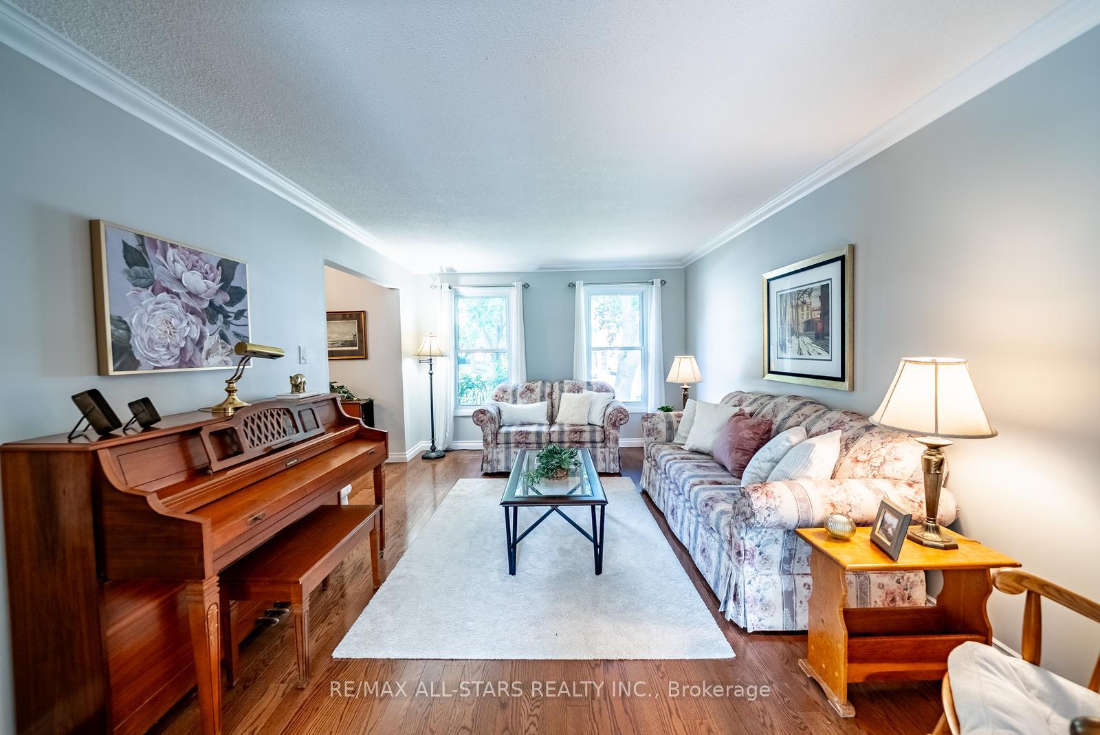 Photo 7 of 15 Hare Court, Markham, Old Markham Village — HOMEH