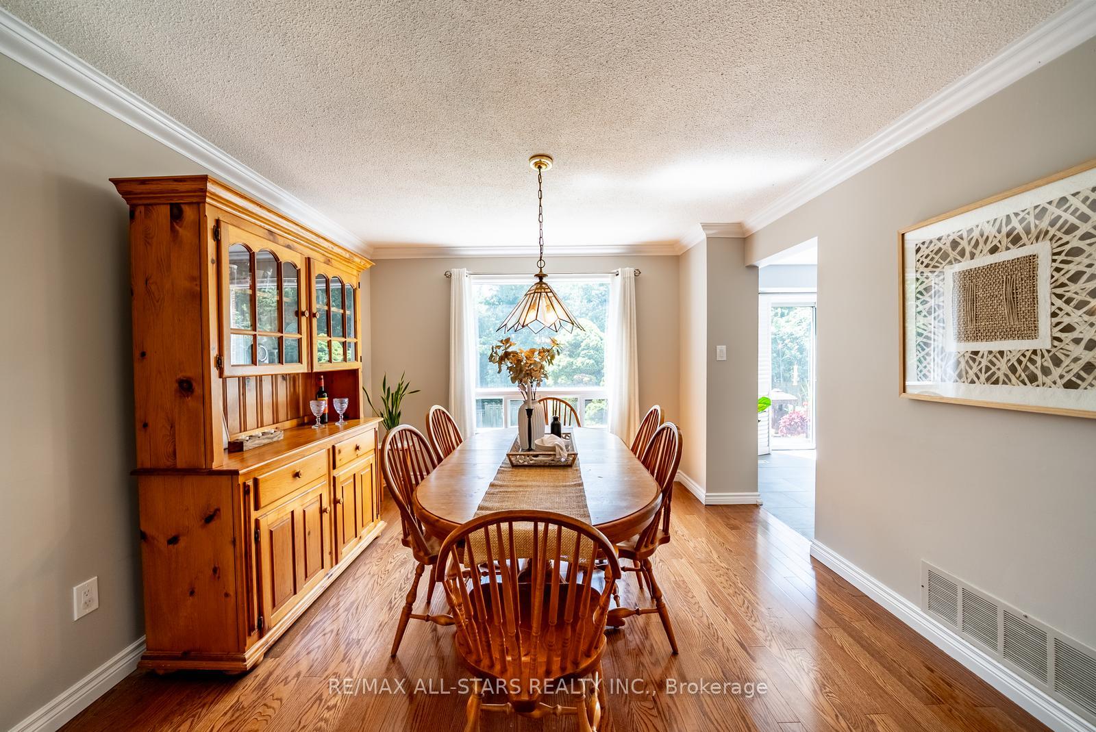 Photo 8 of 15 Hare Court, Markham, Old Markham Village — HOMEH