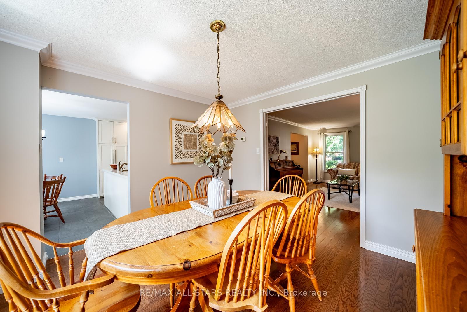 Photo 9 of 15 Hare Court, Markham, Old Markham Village — HOMEH