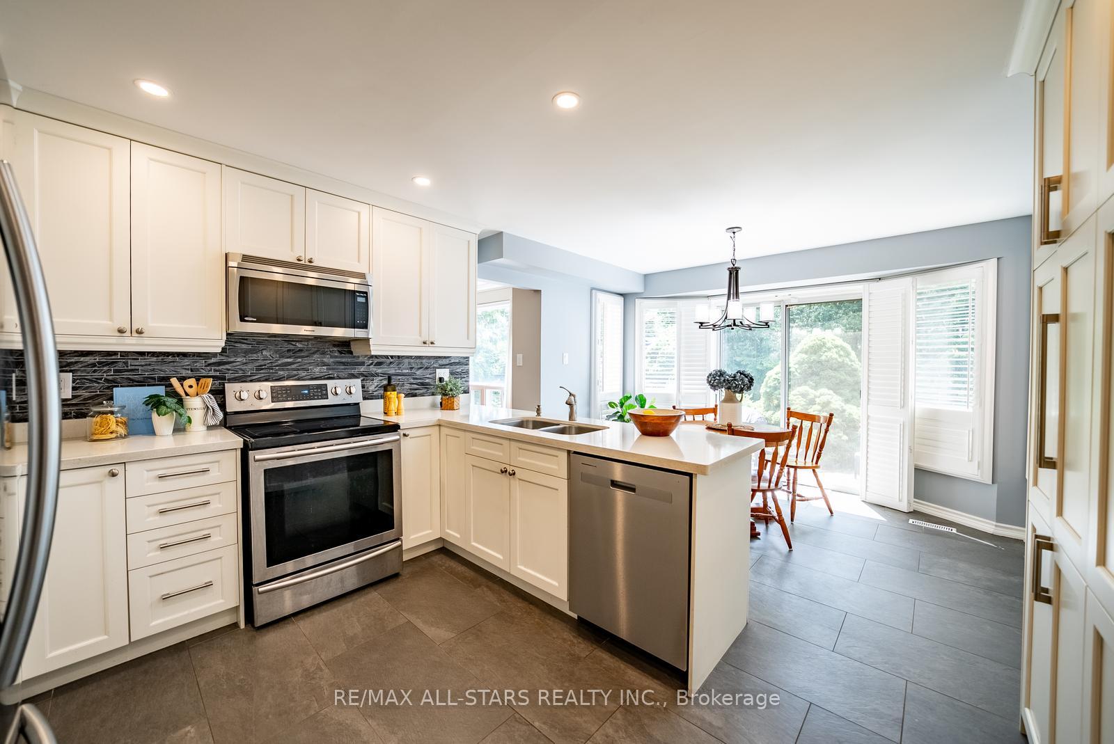 Photo 12 of 15 Hare Court, Markham, Old Markham Village — HOMEH