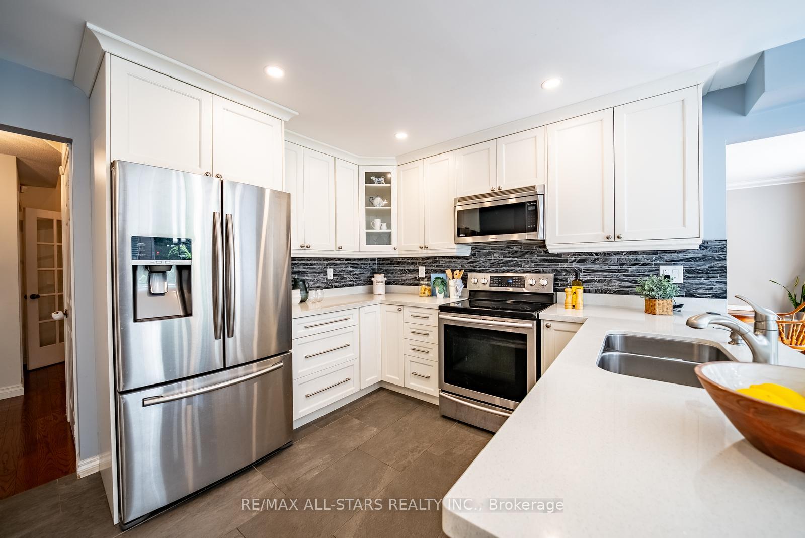 Photo 14 of 15 Hare Court, Markham, Old Markham Village — HOMEH