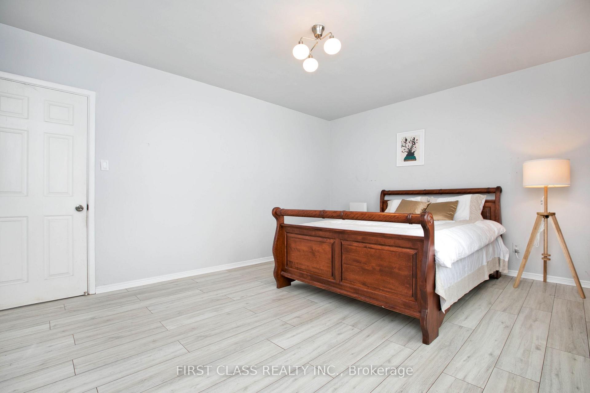Photo 3 of 2910 Keele Street, North York, Downsview-Roding-CFB — HOMEH